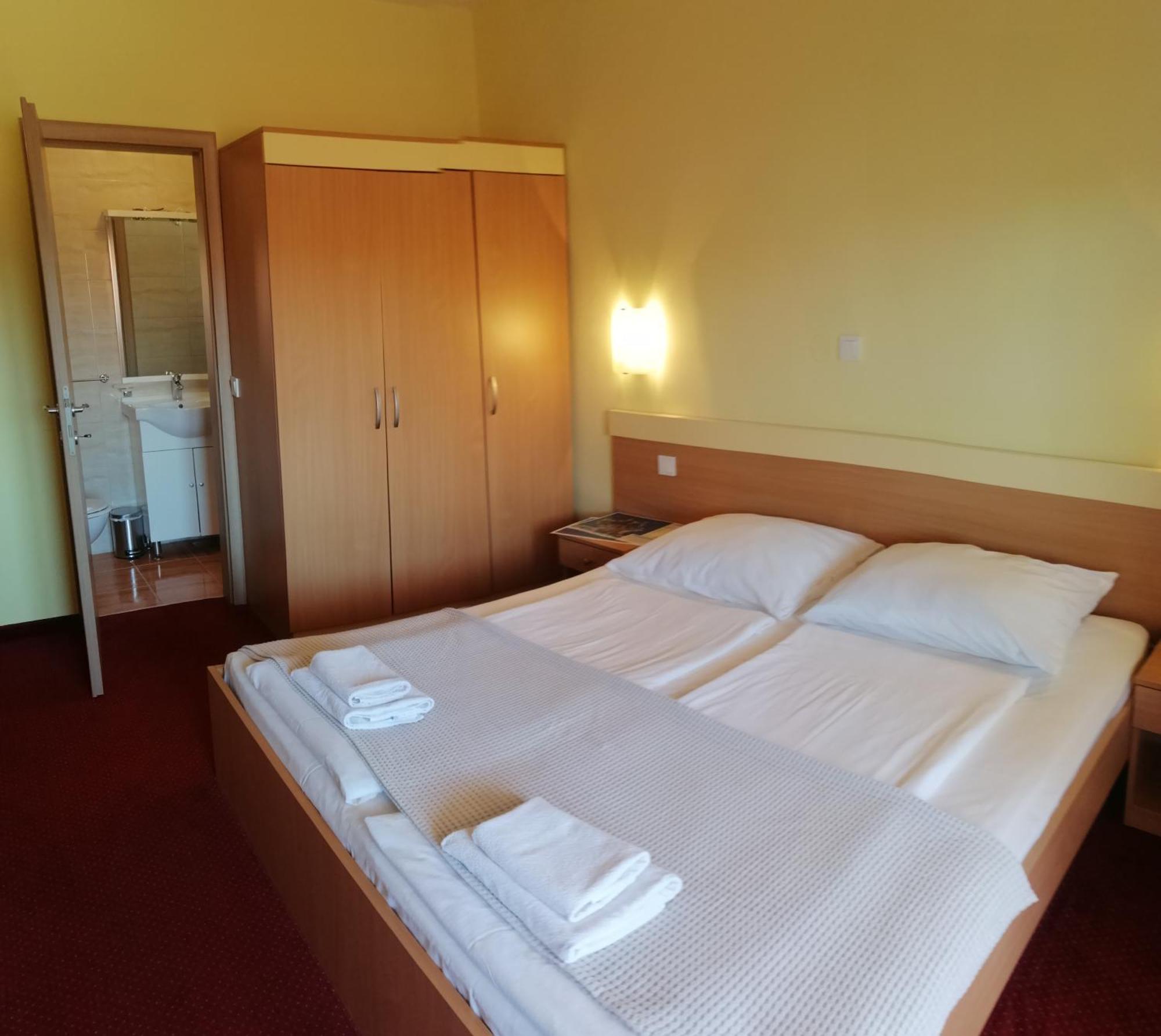 Apartmani Simon Lopar Habitación foto